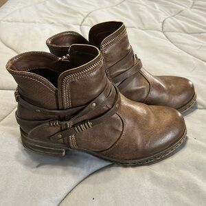 Maurice’s ankle boots